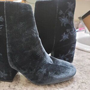 Kenneth Cole Boots with block heel